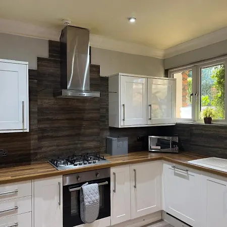 Stylish, In Clifton Apartament