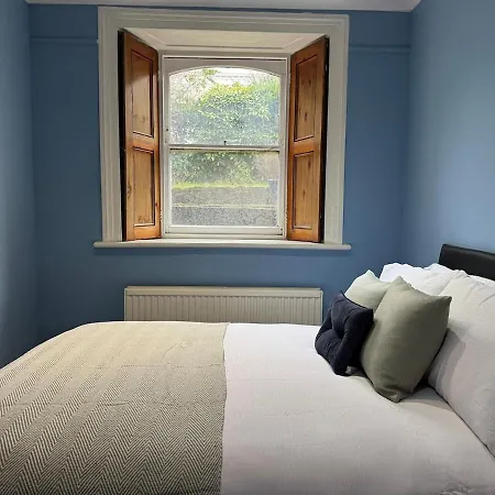 Stylish, In Clifton Apartament